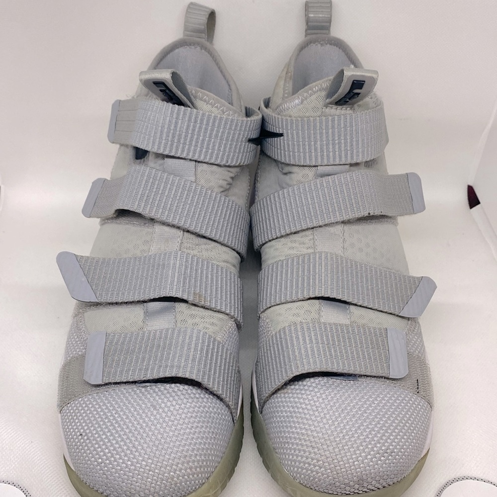 Men’s Nike Zoom Lebron Sneakers